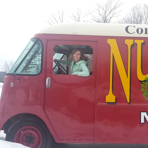 Meet your Posher, Nicole - Picture 1 of 1